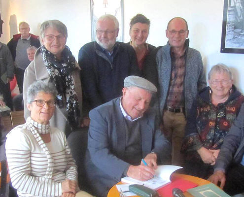 Albert Delamarre ancien maire de Pleumeleuc à dédicacé son livre à la médiathèque samedi 29-10-2018